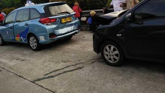 Kecelakaan Beruntun Terjadi di KM 12 Tol JORR