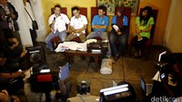 Dalam jumpa pers ini, eks Teman Ahok menyebut ada sejumlah manipulasi dalam pengumpulan KTP.