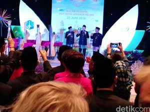 Bersulang Bir Pletok Bersama Para Dubes, Ahok: Awas Mabuk