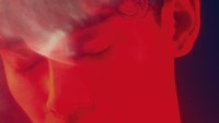 Foto Chen menyusul dirilis dengan judul The Crystalline. (Shin Sun Hye/W Korea)