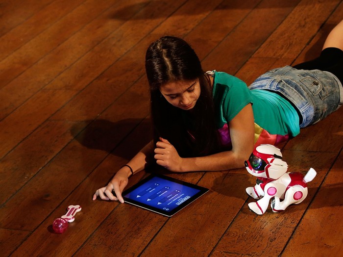 Hampir Setengah Remaja Terbangun Tengah Malam untuk Cek Smartphone