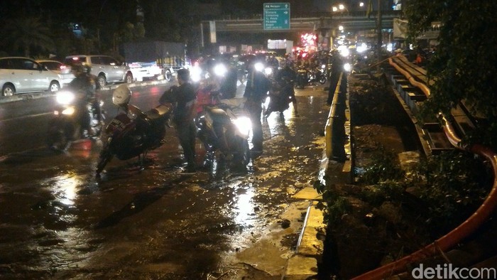 Kalimalang Arah Bekasi Macet 4 Kilometer, Ini Penyebabnya