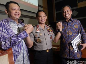 Komjen Tito Diminta Jelaskan Soal Kasus Labora Sitorus