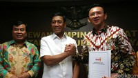 DPP Partai Hanura hari ini resmi memberikan surat dukungan kepada Basuki Tjahaja Purnama (Ahok) untuk Pilgub DKI 2017. Dukungan resmi lewat simbol pemberian Surat Keputusan (SK) dukungan.
