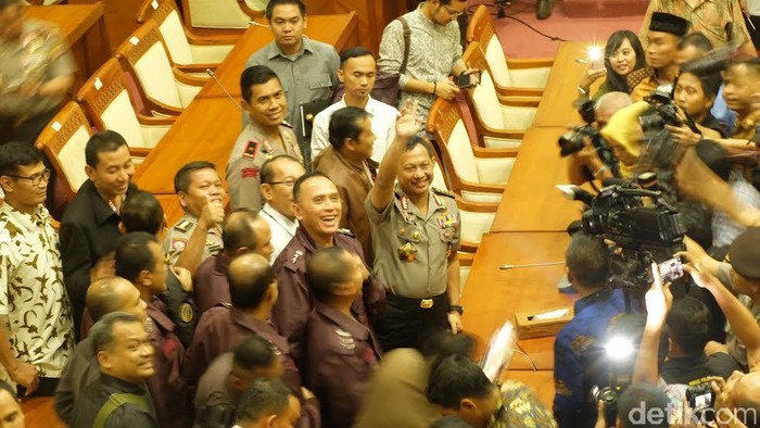 Senyum dan Selamat dari Para Jenderal untuk Tito yang Disetujui Jadi Kapolri