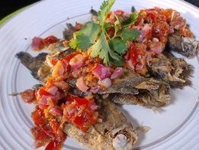 sajian ikan asin