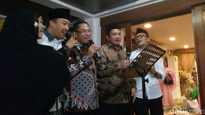 Gelar Bukber, Menpora Juga Curhat soal Berat Badan dan Jadi Biduan Dadakan