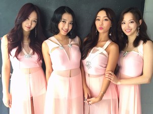 INSANE LOVE, Sederet Lagu Musim Panas Asyik dari SISTAR