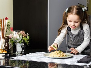 Tata Meja dan Peralatan Makan Bisa Membentuk Pola Makan Sehat Anak