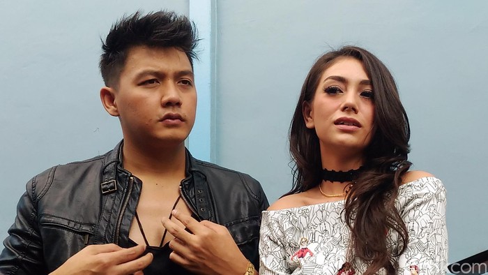 Dirly Enggan Tanggapi Masalah Celine Evangelista