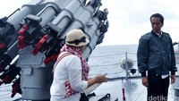 Sebelumnya dalam rapat, Presiden memberikan arahan kepada menteri dan jajaran TNI yang hadir untuk mengembangkan wilayah Kepulaun Natuna terutama perikanan, migas dan pertahanan.