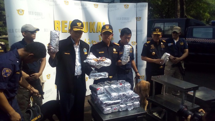 2 Penyelundup 33 Kg Sabu dalam Kotak Besi Terancam Hukuman Mati
