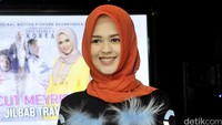 Dalam video klip soundtrack film Jilbab Traveler: Love Sparks in Korea Chika juga tampil menggunakan hijab. Pool/Noel/detikFoto.