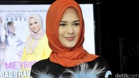Apalagi saat Cut Meyriska tampil berhijab yang langsung menuai banyak pujian. Pool/Noel/detikFoto.
