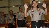 Fit and proper test lalu dimulai dengan pemaparan visi Komjen Tito. Tito memiliki waktu 30 menit.