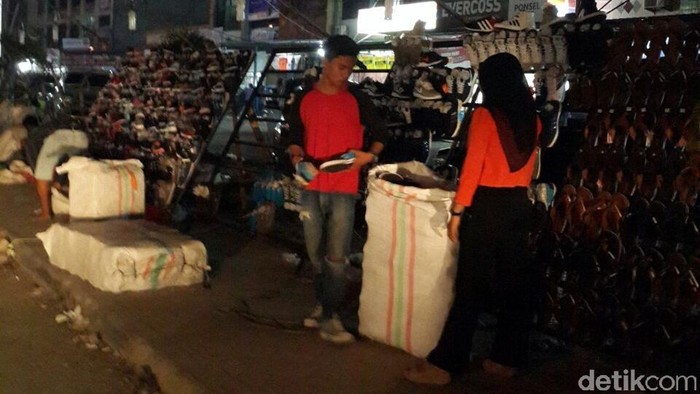 Jadi Biang Macet, Satpol PP Tertibkan Pasar Jongkok di Pekanbaru