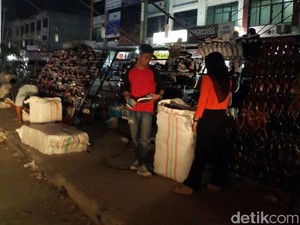 Jadi Biang Macet, Satpol PP Tertibkan Pasar Jongkok di Pekanbaru