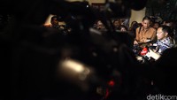 Kedatangan calon Kapolri ini untuk berkumpul dan berdiskusi dengan para pemimpin redaksi media. Namun, pertemuan ini berlangsung tertutup.