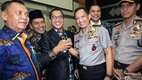 Fraksi PAN yang diwakili oleh Yandri Susanto salam komadan dan memberikan ucapan selamat kepada Komjen Tito.