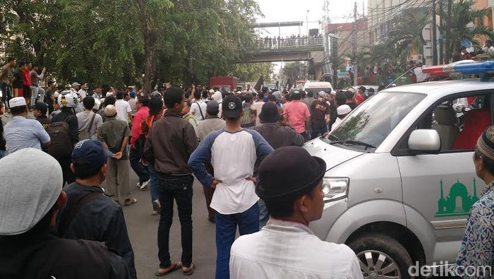 Demonstran Hadang Ahok di Penjaringan, Polisi: Dijamin Aman!