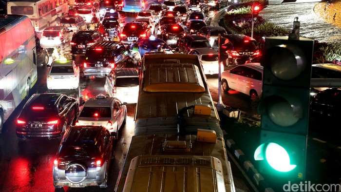 Lenteng Agung Arah Pasar Minggu Macet di Titik Perlintasan Kereta