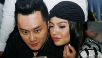 Pada kesempatan itu, Raline terlihat selfie bersama fotografer Rio Motret. Pool/Gus Mun/detikFoto.
