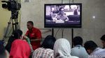 Puluhan Wartawan Nonton Siaran Fit & Proper Test Komjen Tito
