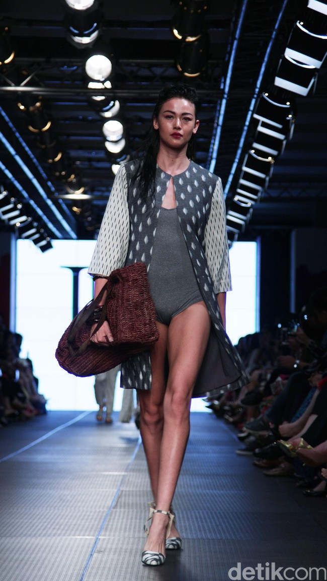 IKAT Indonesia by Didiet Maulana Plaza Indonesia Fashion Week 2016 at Plaza Indonesia. Thamrin. Jakarta. [Foto: Mohamamd Abduh/Wolipop]