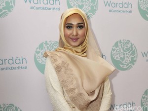 Tips Mudik Fashionable dari Dian Pelangi, Barli Asmara & Ria Miranda