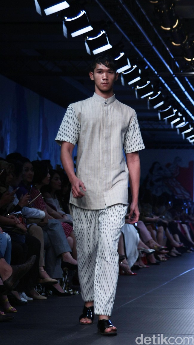 IKAT Indonesia by Didiet Maulana Plaza Indonesia Fashion Week 2016 at Plaza Indonesia. Thamrin. Jakarta. [Foto: Mohamamd Abduh/Wolipop]