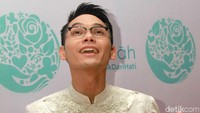 Saat ditanya mengenai siapakah wanita tersebut, ia hanya minta didoakan agar lancar. Pool/Gus Mun/detikFoto.