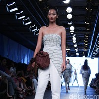 IKAT Indonesia by Didiet Maulana Plaza Indonesia Fashion Week 2016 at Plaza Indonesia. Thamrin. Jakarta. [Foto: Mohamamd Abduh/Wolipop]