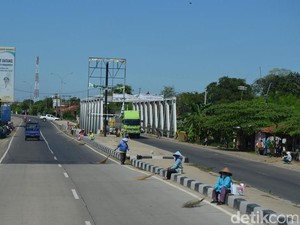 Mengecek Jalur Mudik: Awas Pengemis Berjejer di Jembatan Sewo