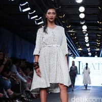 IKAT Indonesia by Didiet Maulana Plaza Indonesia Fashion Week 2016 at Plaza Indonesia. Thamrin. Jakarta. [Foto: Mohamamd Abduh/Wolipop]