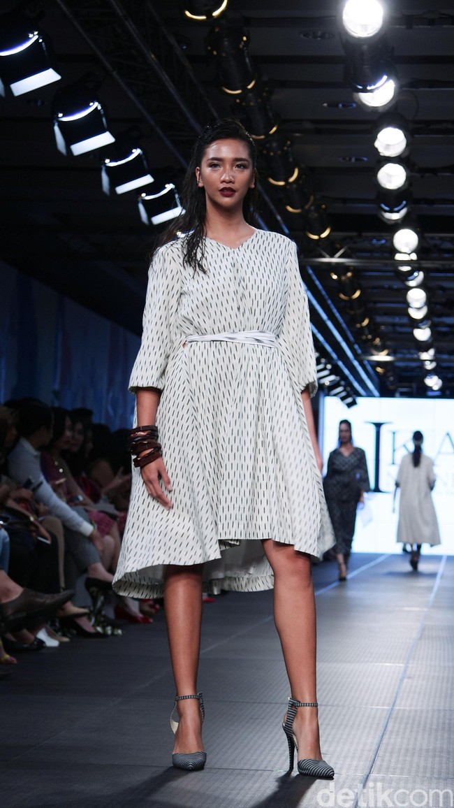 IKAT Indonesia by Didiet Maulana Plaza Indonesia Fashion Week 2016 at Plaza Indonesia. Thamrin. Jakarta. [Foto: Mohamamd Abduh/Wolipop]