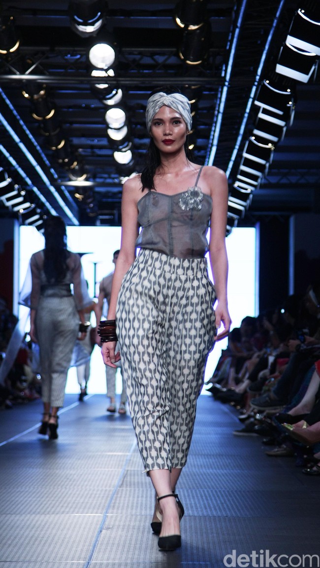 IKAT Indonesia by Didiet Maulana Plaza Indonesia Fashion Week 2016 at Plaza Indonesia. Thamrin. Jakarta. [Foto: Mohamamd Abduh/Wolipop]