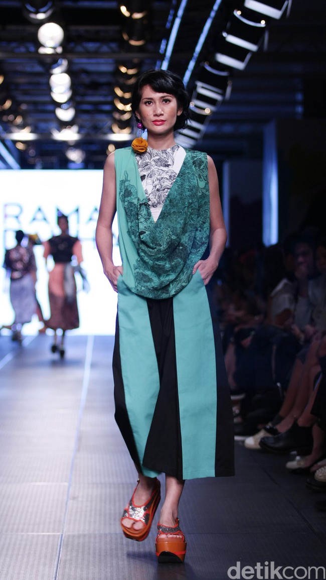 Rama Dauhan Plaza Indonesia Fashion Week 2016 at Plaza Indonesia. Thamrin. Jakarta. [Foto: Mohammad Abduh/Wolipop]