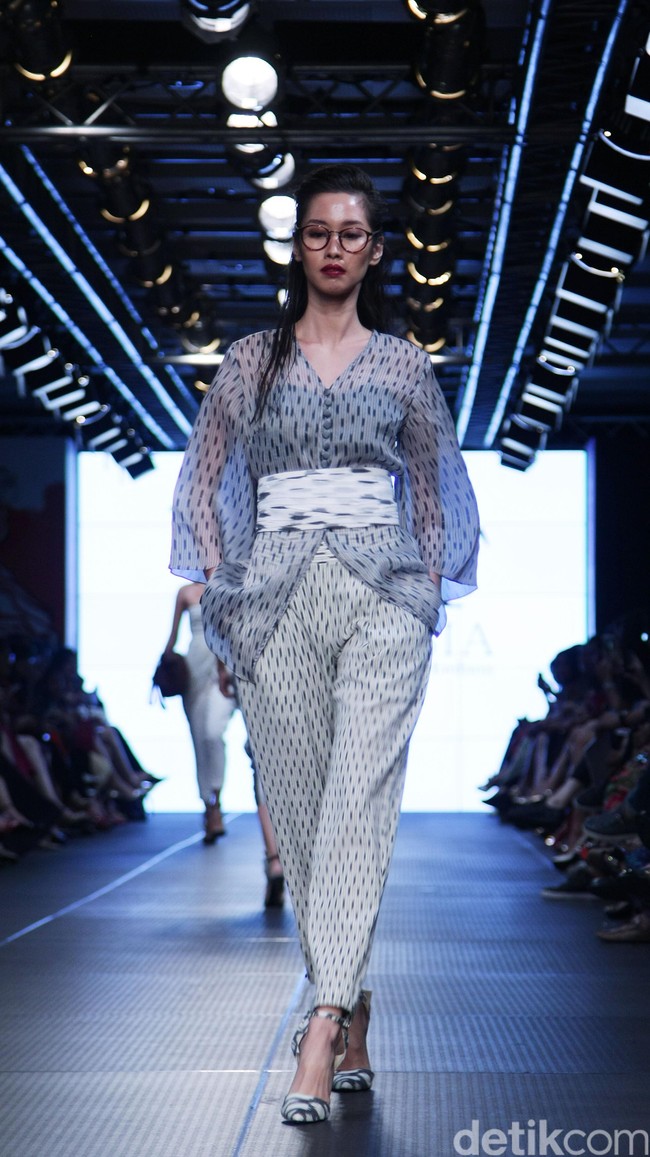 IKAT Indonesia by Didiet Maulana Plaza Indonesia Fashion Week 2016 at Plaza Indonesia. Thamrin. Jakarta. [Foto: Mohamamd Abduh/Wolipop]