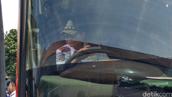 Menhub Jonan Cek Kelayakan Bus di Terminal Kp Rambutan