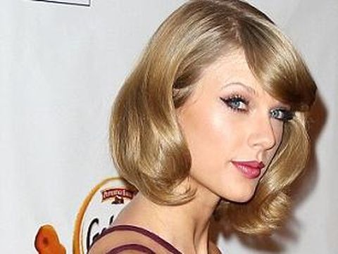Cara Unik Taylor Swift Merawat Wajah: Pakai Krim Malam di Pagi Hari
