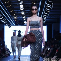 IKAT Indonesia by Didiet Maulana Plaza Indonesia Fashion Week 2016 at Plaza Indonesia. Thamrin. Jakarta. [Foto: Mohamamd Abduh/Wolipop]