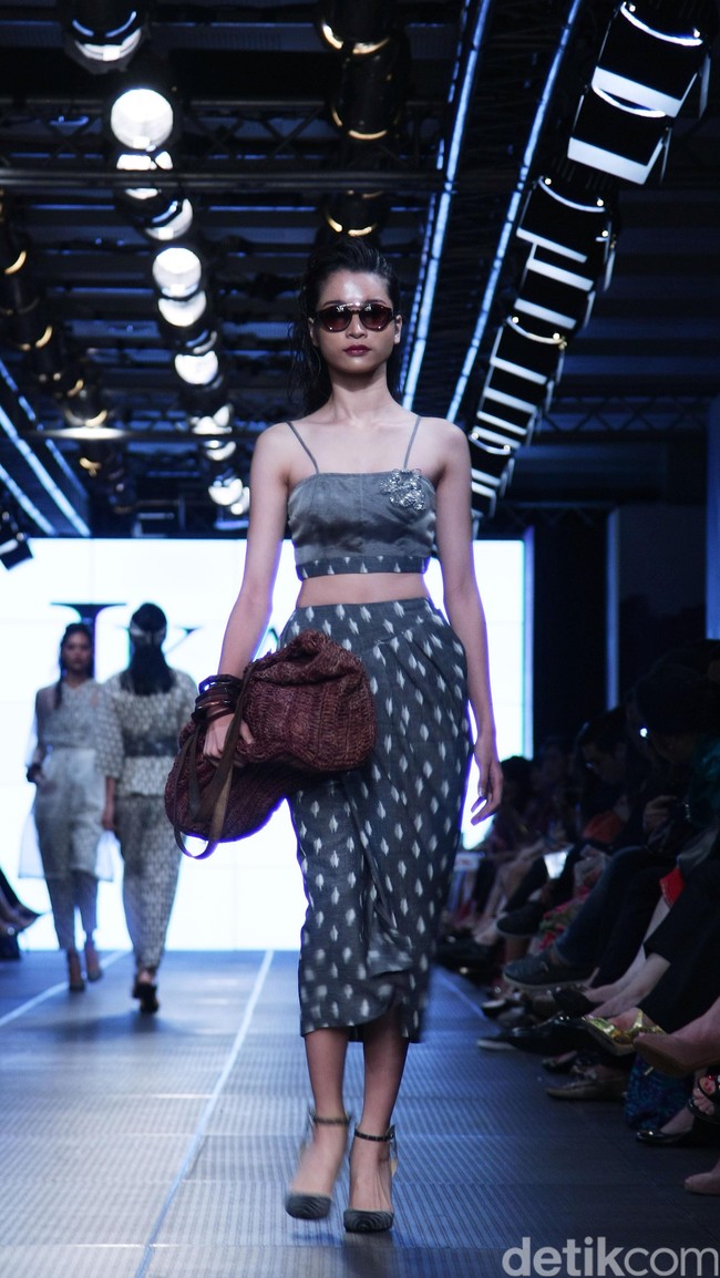 IKAT Indonesia by Didiet Maulana Plaza Indonesia Fashion Week 2016 at Plaza Indonesia. Thamrin. Jakarta. [Foto: Mohamamd Abduh/Wolipop]