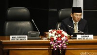 Selama tahun 2015 Ahok dan jajarannya berhasil memperoleh pendapatan daerah sebesar Rp 44, 20 Triliun.