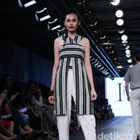 IKAT Indonesia by Didiet Maulana Plaza Indonesia Fashion Week 2016 at Plaza Indonesia. Thamrin. Jakarta. [Foto: Mohamamd Abduh/Wolipop]