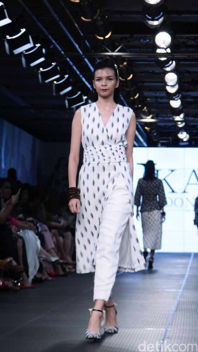 IKAT Indonesia by Didiet Maulana Plaza Indonesia Fashion Week 2016 at Plaza Indonesia. Thamrin. Jakarta. [Foto: Mohamamd Abduh/Wolipop]