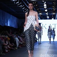 IKAT Indonesia by Didiet Maulana Plaza Indonesia Fashion Week 2016 at Plaza Indonesia. Thamrin. Jakarta. [Foto: Mohamamd Abduh/Wolipop]