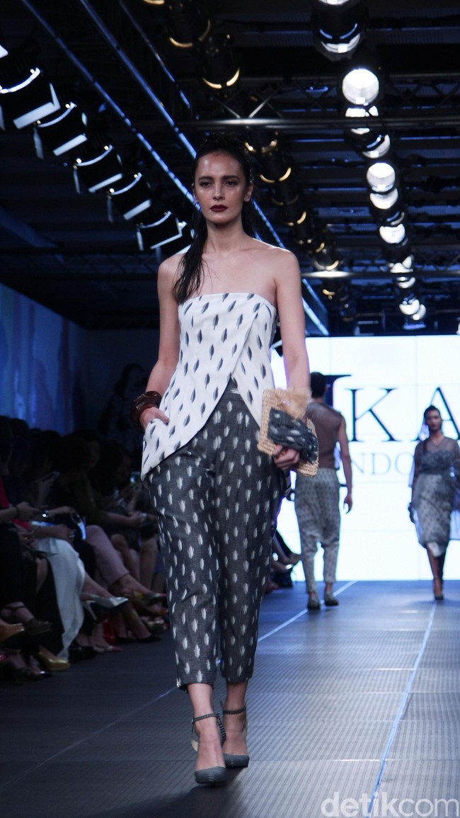 IKAT Indonesia by Didiet Maulana Plaza Indonesia Fashion Week 2016 at Plaza Indonesia. Thamrin. Jakarta. [Foto: Mohamamd Abduh/Wolipop]