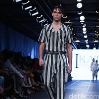 IKAT Indonesia by Didiet Maulana Plaza Indonesia Fashion Week 2016 at Plaza Indonesia. Thamrin. Jakarta. [Foto: Mohamamd Abduh/Wolipop]