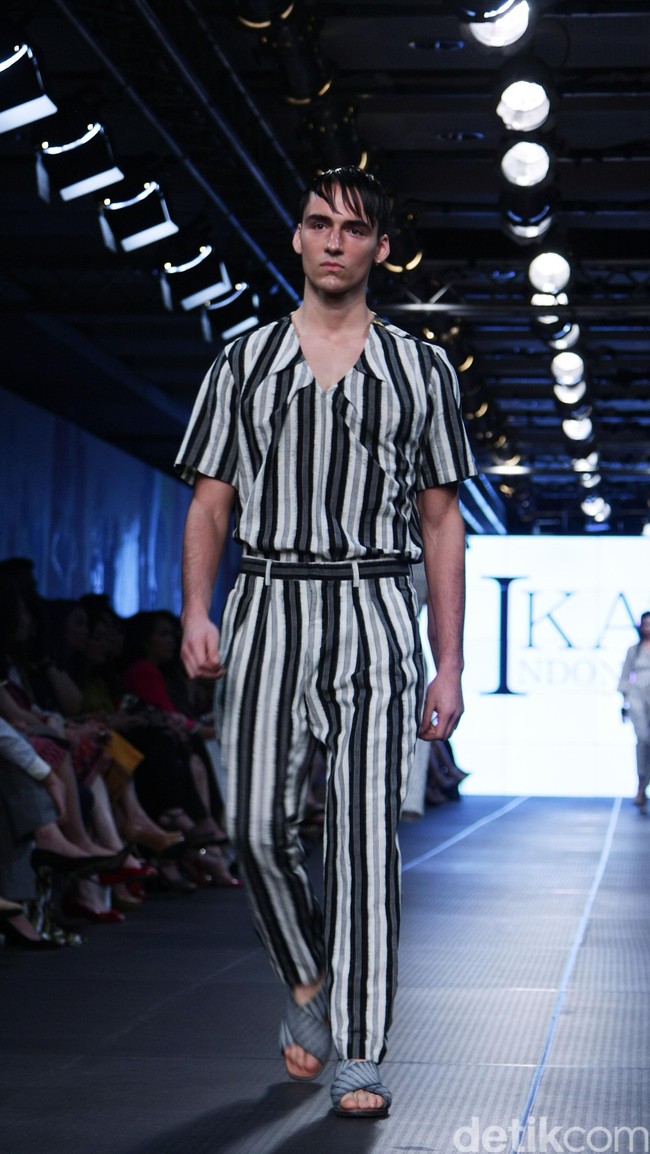 IKAT Indonesia by Didiet Maulana Plaza Indonesia Fashion Week 2016 at Plaza Indonesia. Thamrin. Jakarta. [Foto: Mohamamd Abduh/Wolipop]