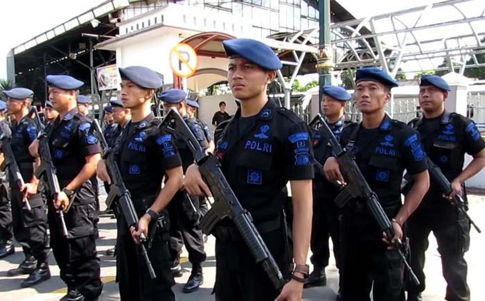 Personel Brimob Diterjunkan Amankan Kereta Api Lebaran